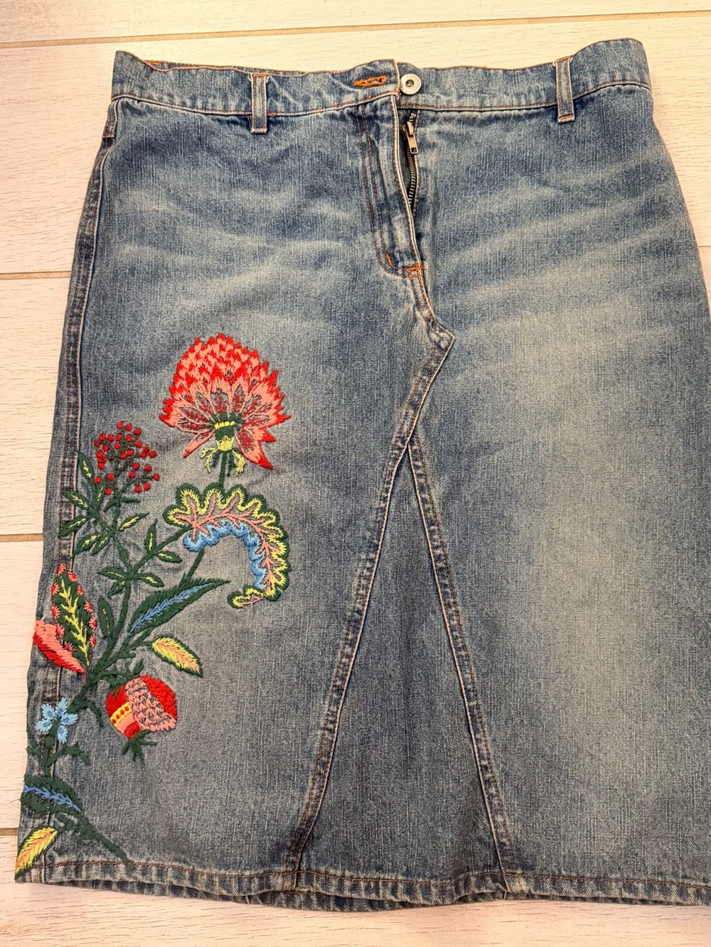 ✨ Vintage Y2K Byblos Blu Embroidered Denim Skirt ✨